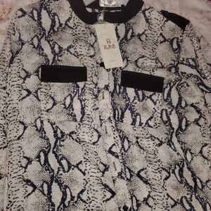 BRAND NEW snake print blouse (SMOKE AND PET FREE H